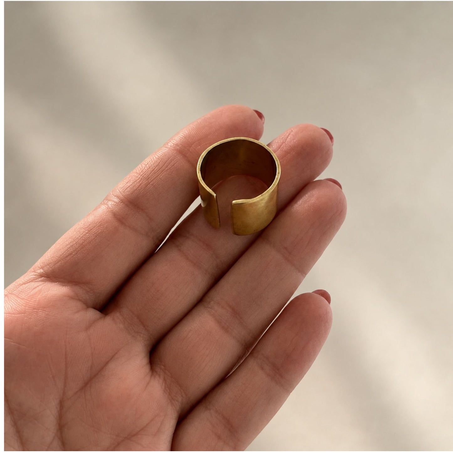 Adjustable band that fits any finger