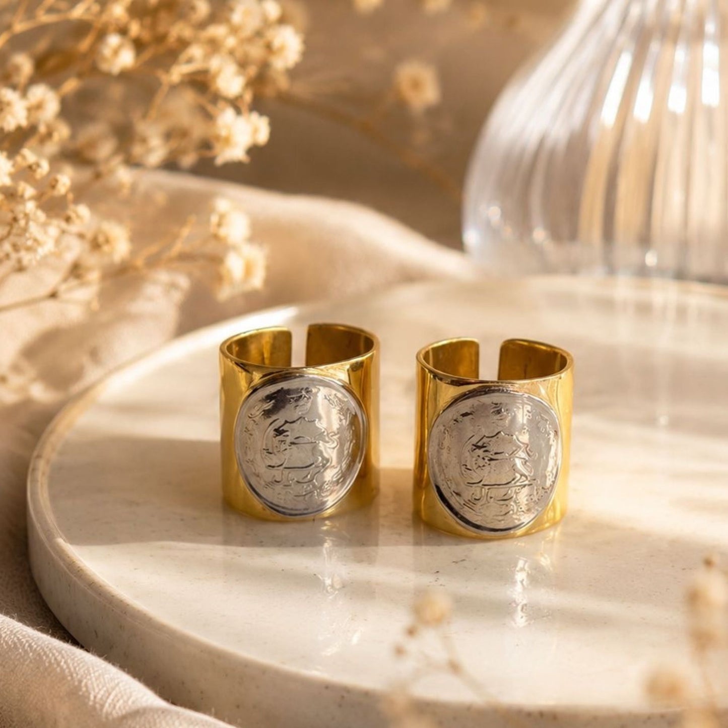 Fashion ring with silver coin design